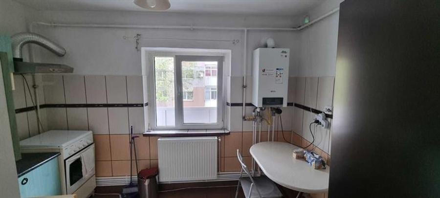 Apartament cu 3 camere decomandat, mobilat în Lăpuș