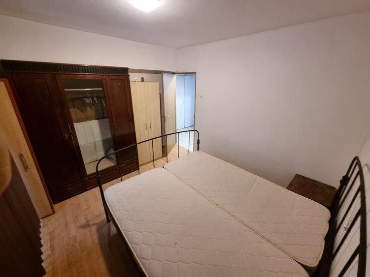 Apartament cu 3 camere decomandat, mobilat în Dristor