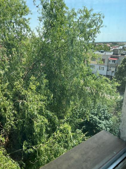 Apartament cu 3 camere semidecomandat în Valea Călugărească