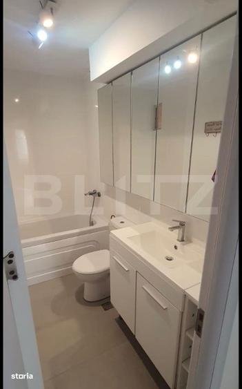 Apartament cu 3 camere semidecomandat în Central