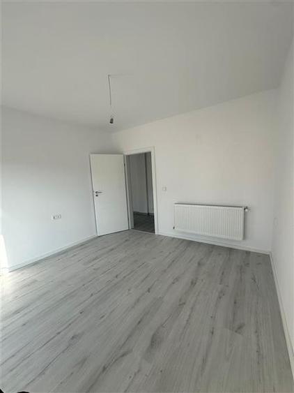 Apartament cu 3 camere decomandat în Vișani