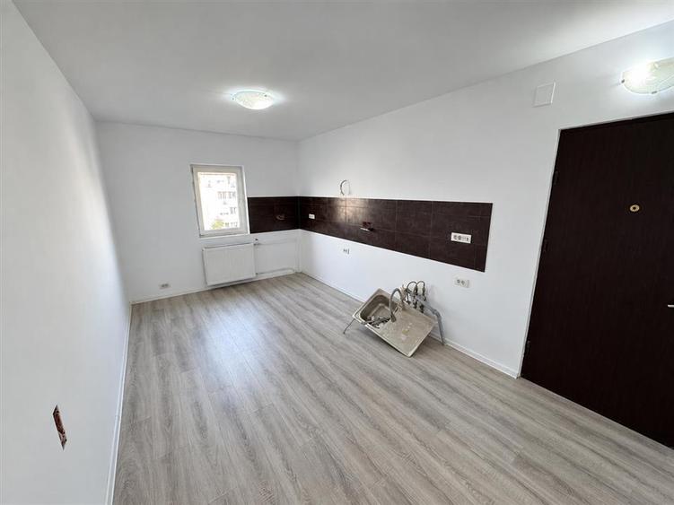 Apartament cu 3 camere semidecomandat în Iosia