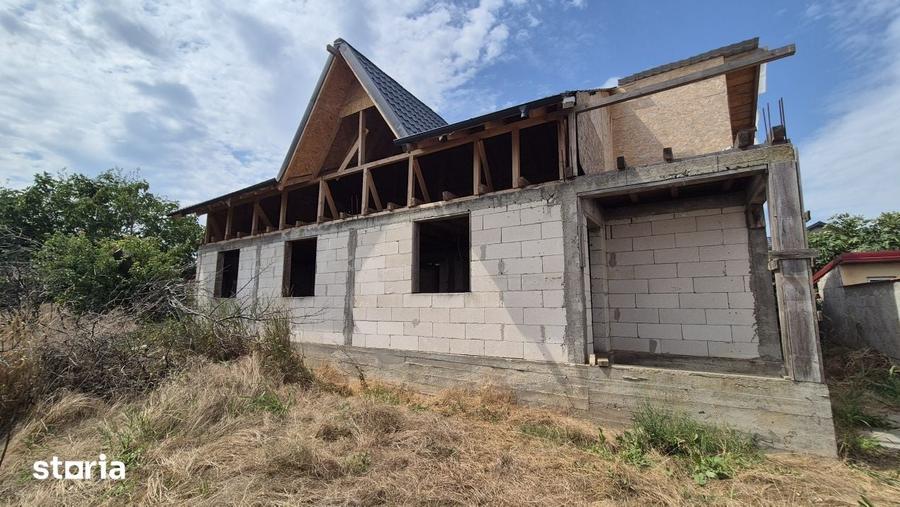 Casă cu 4 camere cu Teren 976 Mp în Lumina