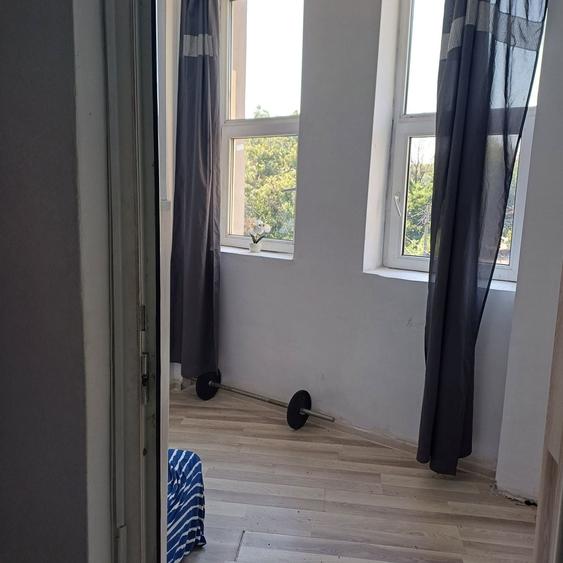 Apartament cu 3 camere semidecomandat în Iancului