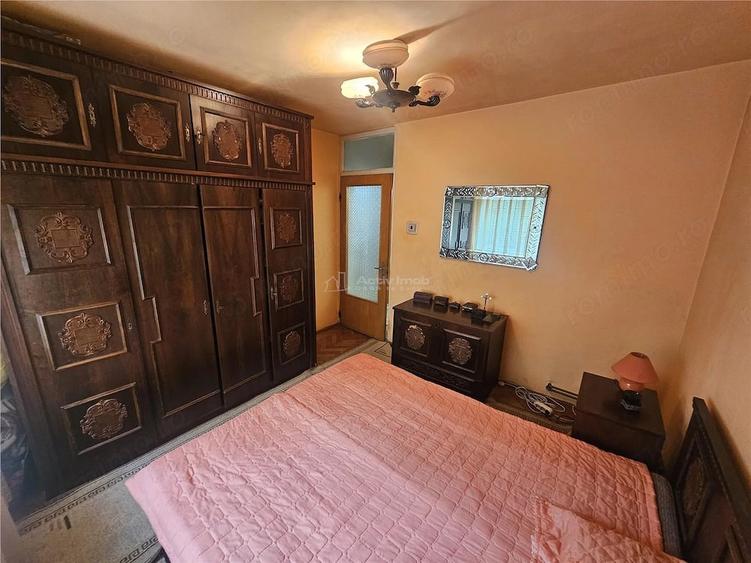 Apartament cu 4 camere decomandat în Micro IV