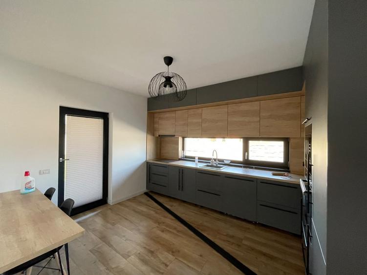 Duplex cu 4 camere cu Canalizare în Moșnița Nouă