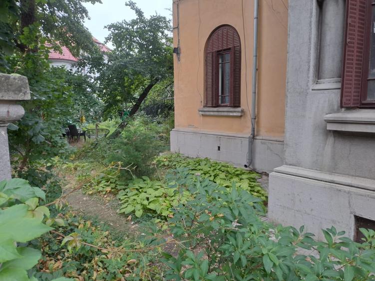 Apartament cu 9 camere circular în Cotroceni