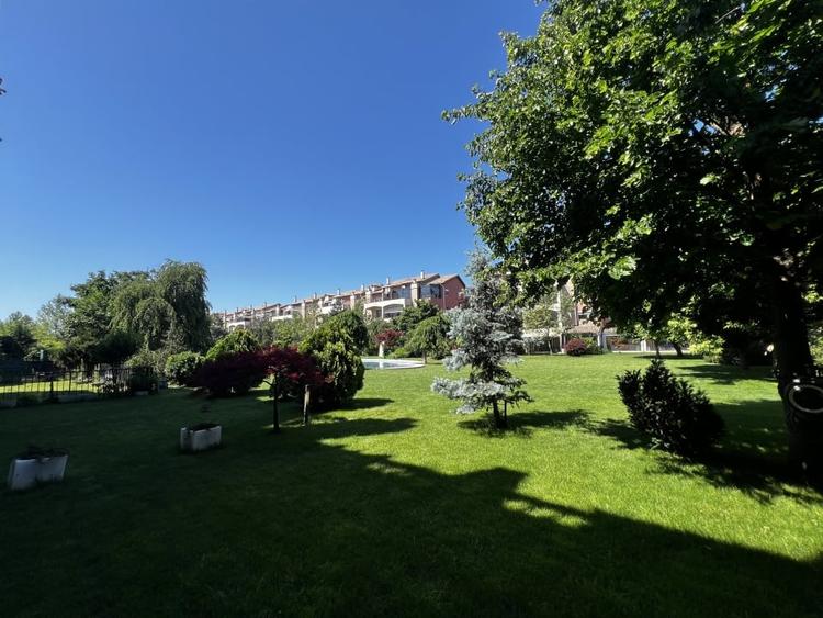 Apartament cu 3 camere semidecomandat în Pipera