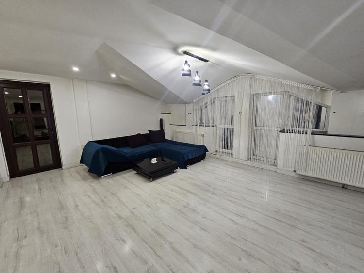 Apartament cu 3 camere decomandat, mobilat în Rovine