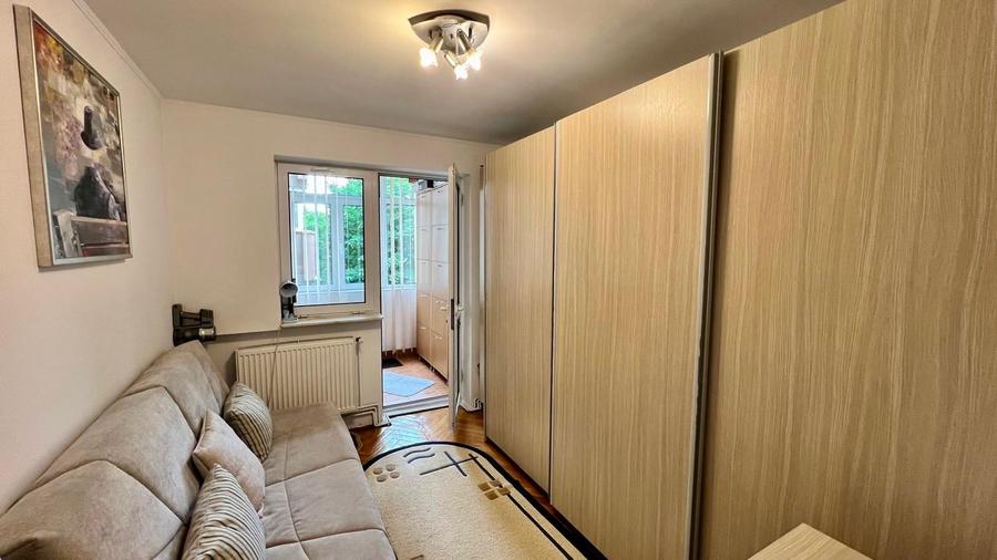 Apartament cu 4 camere decomandat, mobilat în Banat