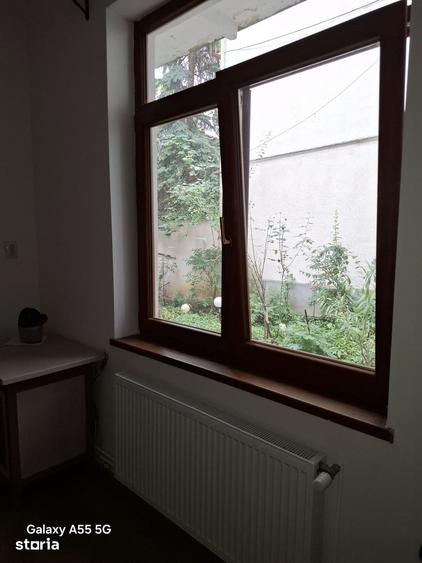 Apartament cu 3 camere semidecomandat în Schei