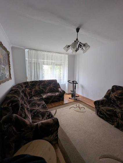 Apartament cu 3 camere semidecomandat în Central
