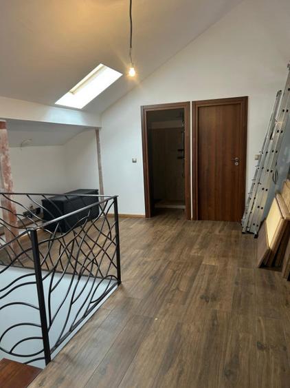 Casă cu 5 camere cu Teren 221 Mp în Obor