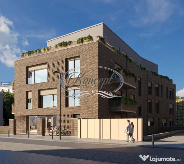 Apartament cu 4 camere semidecomandat în Central