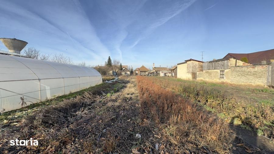 Casă cu 4 camere cu Teren 2974 Mp în Central