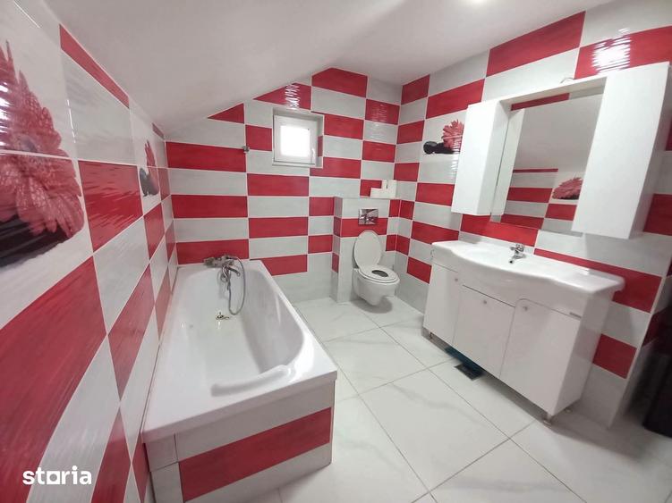 Casă cu 4 camere cu Teren 1200 Mp în Central