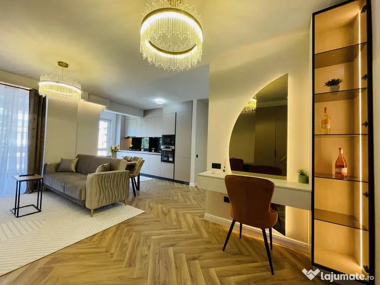 Apartament cu 3 camere semidecomandat în Florești