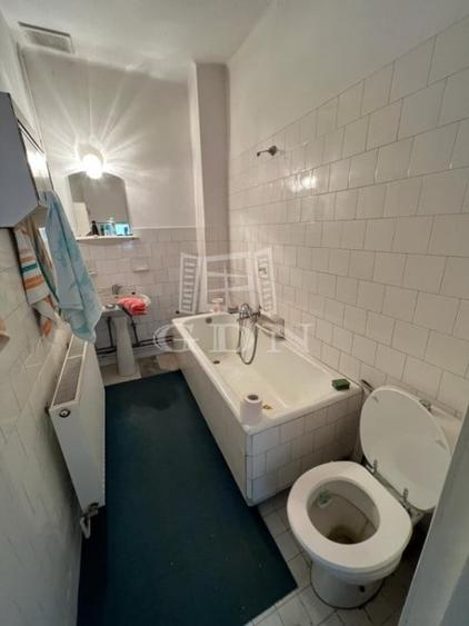 Casă individuală cu 4 camere cu Canalizare în Semicentral