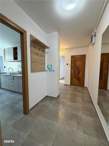 Apartament cu 3 camere decomandat în Astra
