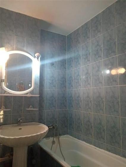 Apartament cu 4 camere semidecomandat în Rahova