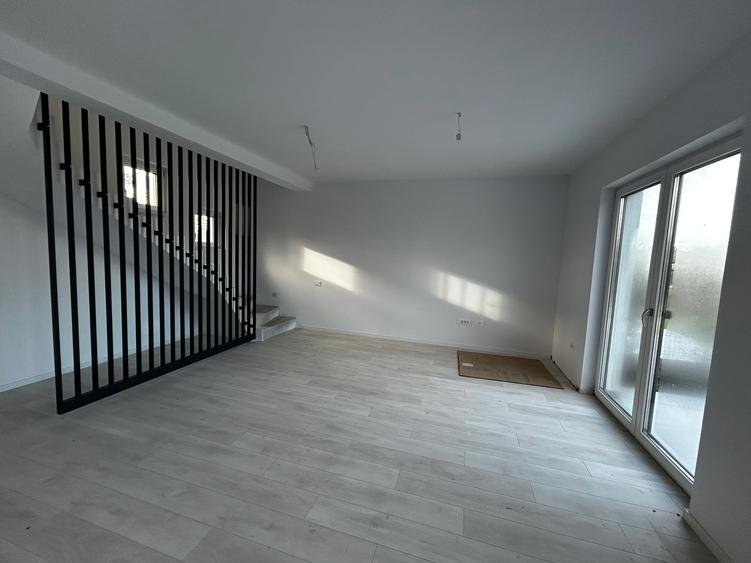 Duplex cu 4 camere cu Garaj în Șagului