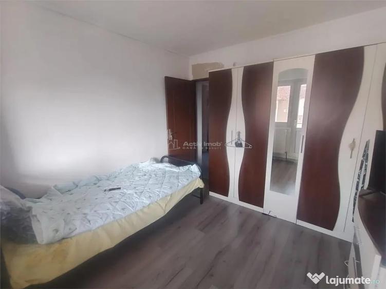 Apartament cu 3 camere decomandat în Caransebeș