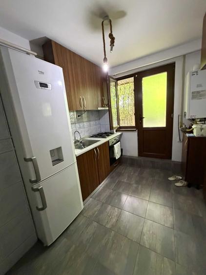 Apartament cu 3 camere semidecomandat în Țiglina 1