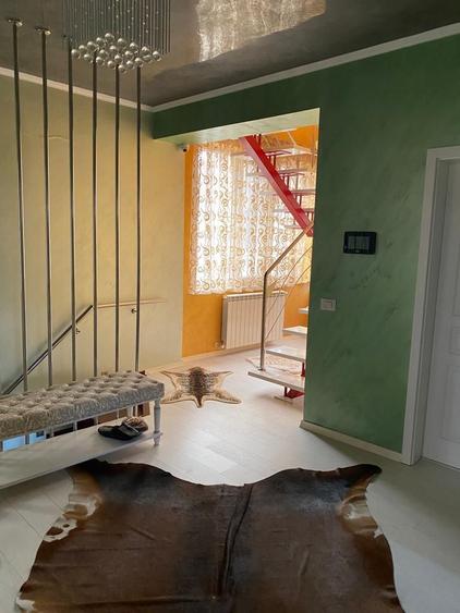 Casă individuală cu 6 camere cu Piscina în Sud-Est