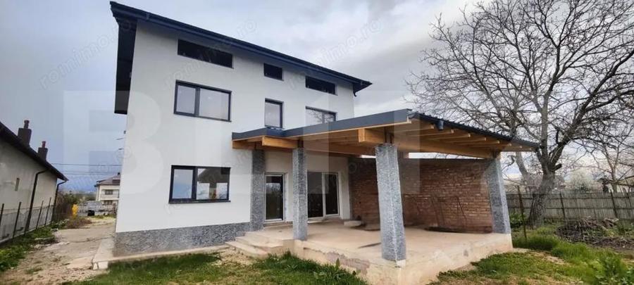 Casă cu 15 camere cu Teren 1000 Mp în Dumbrava