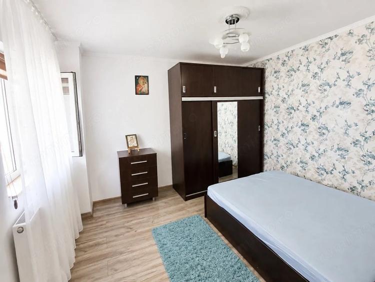 Apartament cu 3 camere decomandat în Rolast