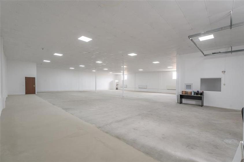 Spațiu industrial, de 480 mp, în Miroslava