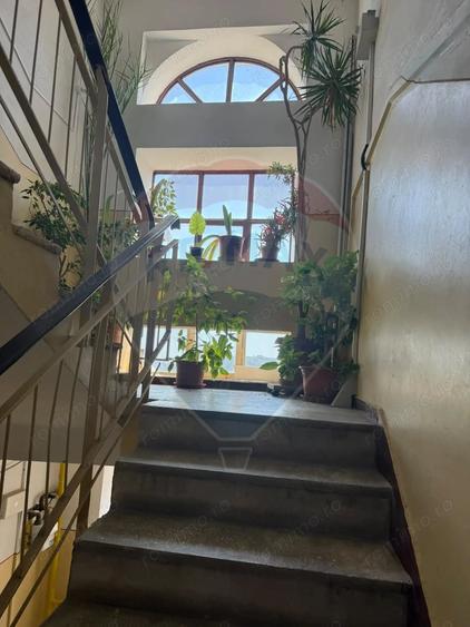 Apartament cu 3 camere decomandat în Capitol