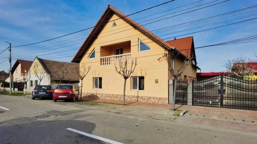 Casă cu 6 camere cu Teren 647 Mp în Central