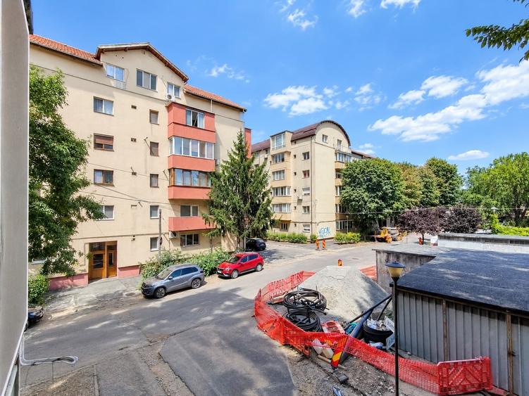 Apartament cu 3 camere semidecomandat, mobilat în Șagului