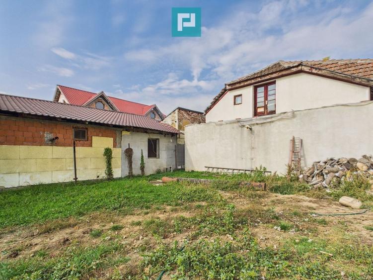 Casă individuală cu 4 camere cu Canalizare în Plopi