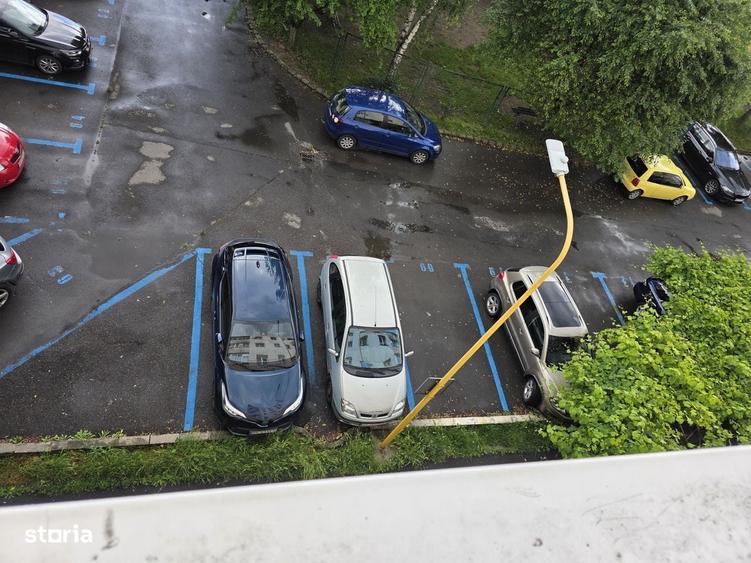 Apartament cu 3 camere decomandat în Astra