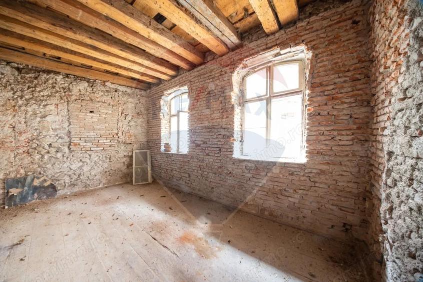 Casă cu Teren 619 Mp în Central