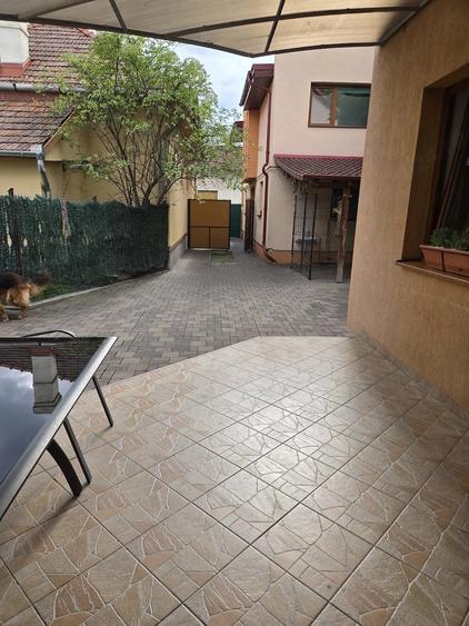 Casă cu Teren 300 Mp în Central