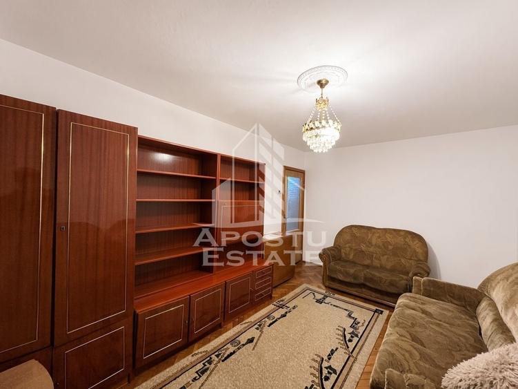 Apartament cu 3 camere decomandat, mobilat în Lipovei