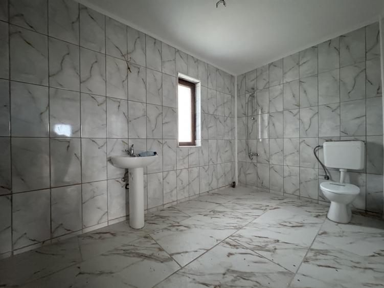 Casă individuală cu 4 camere cu Canalizare în Domnești