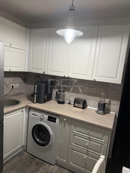 Apartament cu 3 camere decomandat, mobilat în Berceni