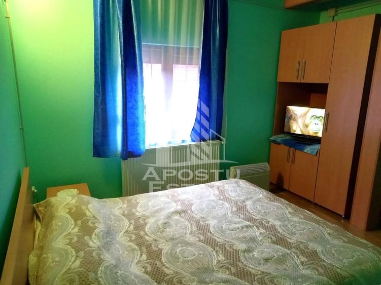 Casă individuală cu 8 camere cu Canalizare în Moneasa