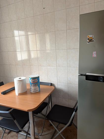 Apartament cu 4 camere decomandat în P-ța Victoriei