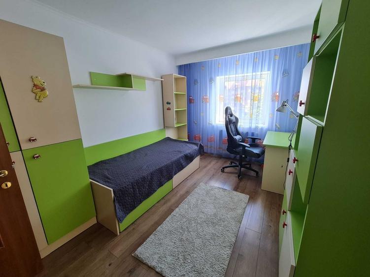 Apartament cu 3 camere decomandat în Central