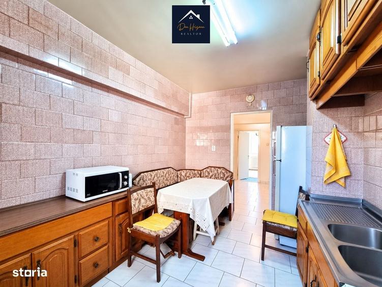 Apartament cu 4 camere decomandat în Tineretului