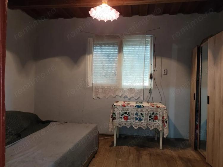 Casă cu 2 camere cu Teren 4600 Mp în Calea Mare