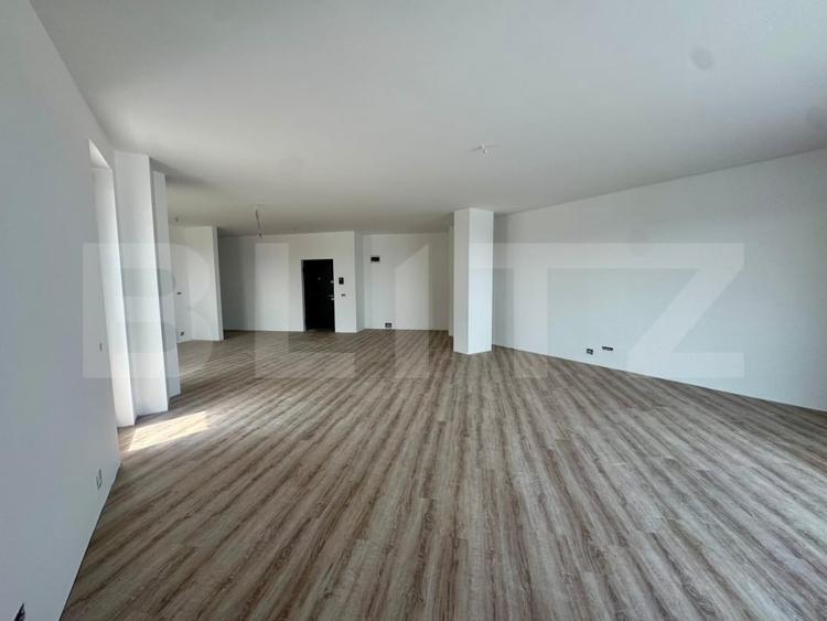 Penthouse cu 3 camere decomandat, mobilat în Florești