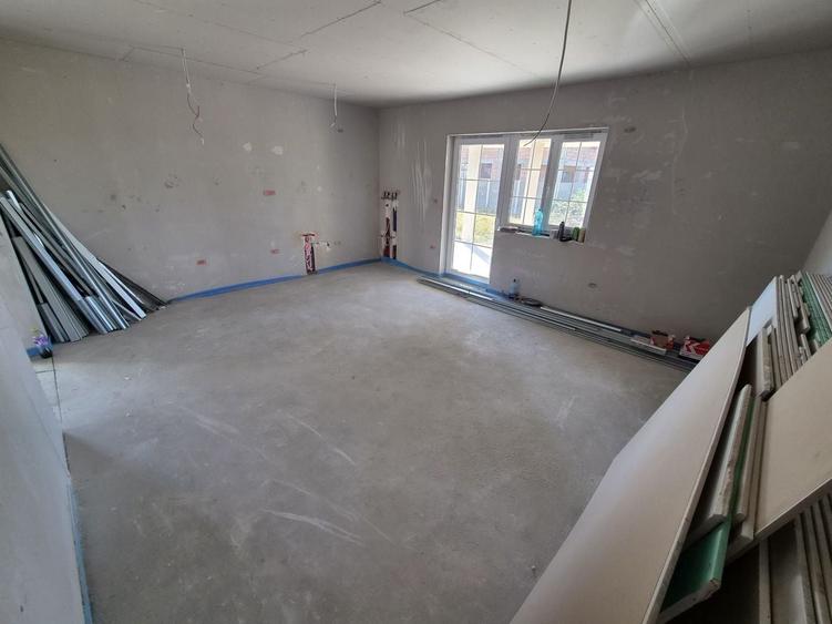 Duplex cu 4 camere cu Canalizare în Moșnița Nouă