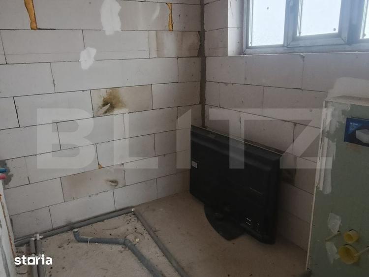 Casă cu 8 camere cu Teren 500 Mp în Central
