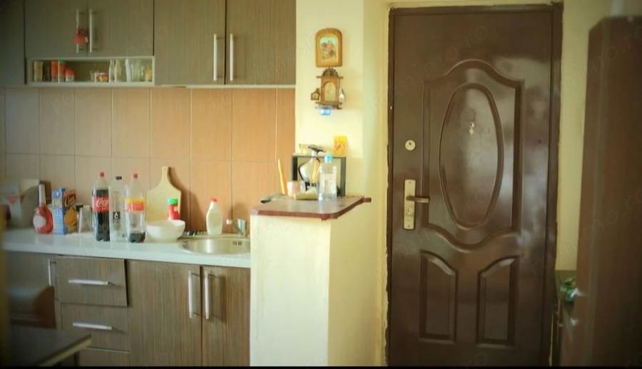 Apartament cu 4 camere decomandat în Exterior Vest